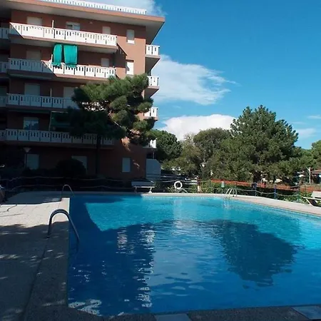 아파트 In Lignano 21600 *